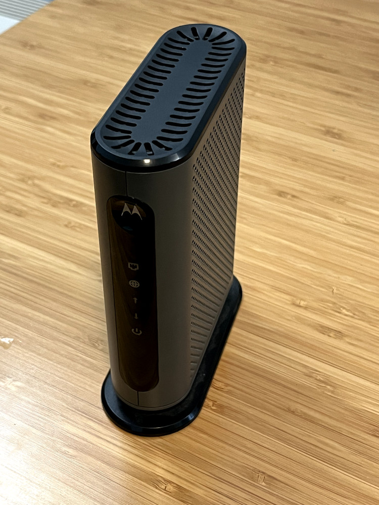 Motorola Cable Modem 16x4 686 Mbps Model MB7420 Comcast xfinity Cox