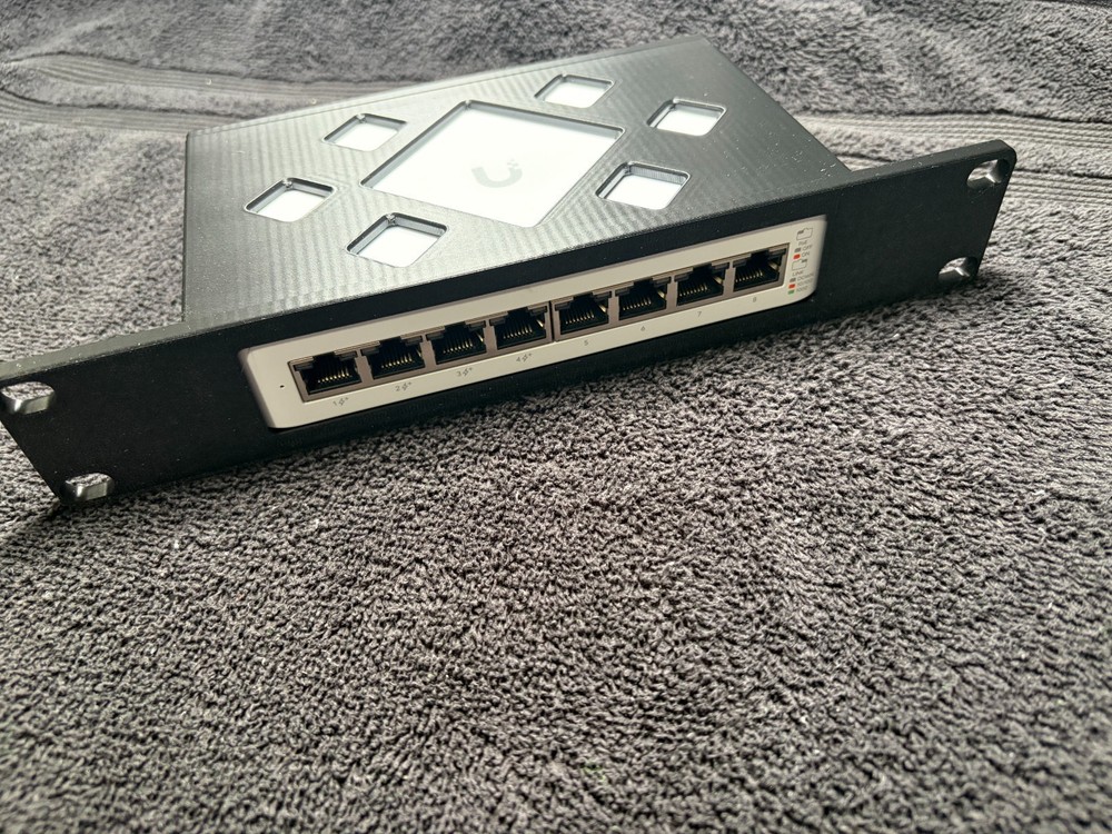 ubiquiti 8 port poe lite 10" rackmount