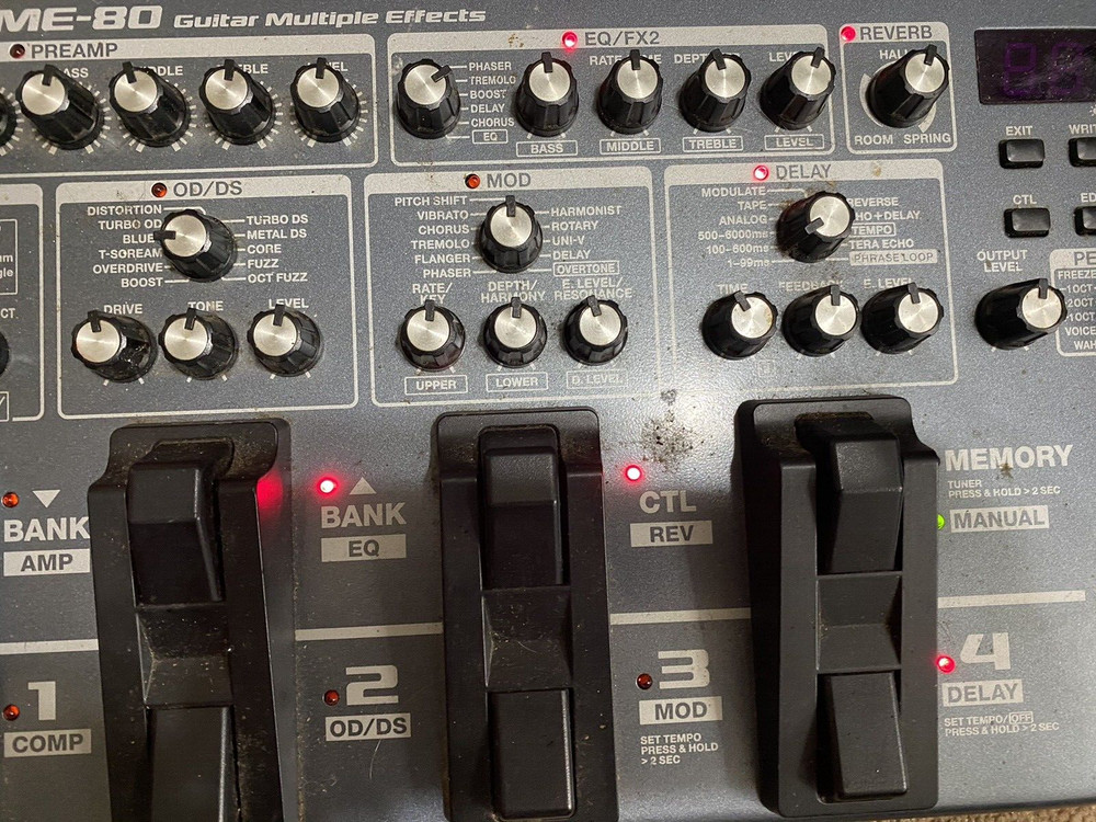 BOSS ME-80 Guitar Multiple Effects Pedal Board - Tested