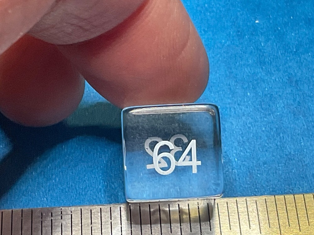 TRANSPARENT BACKGAMMON CUBE————BG-2