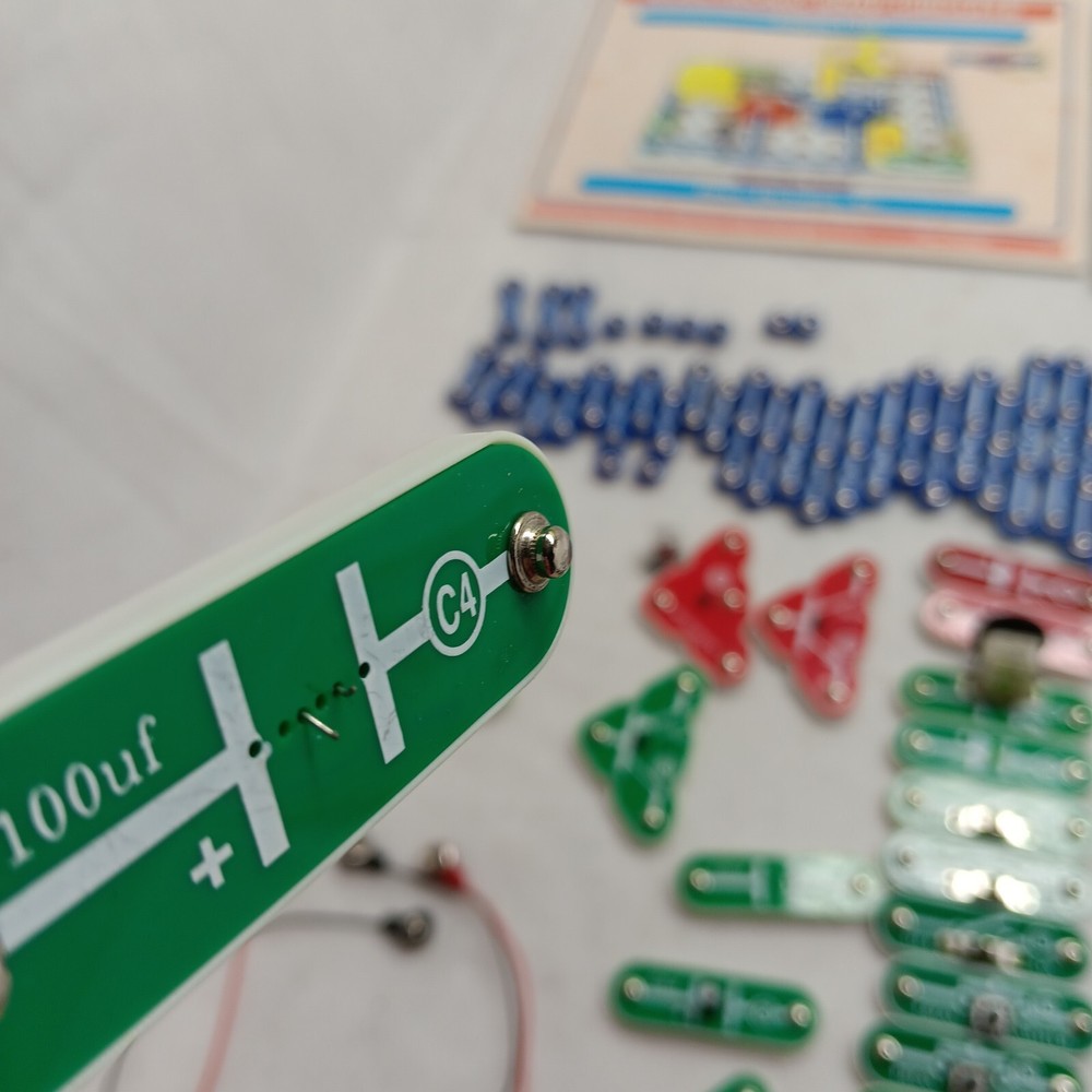 Elenco Snap Circuits Lot Projects 1-101, 102-305