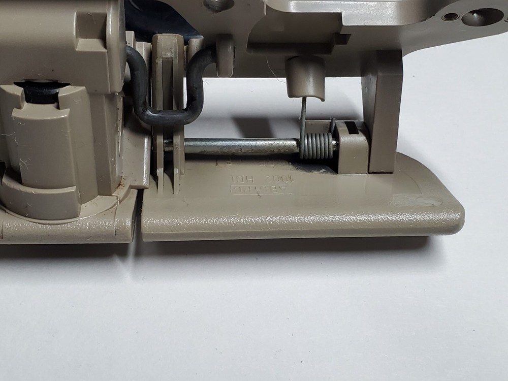 2001-2005 CADILLAC DEVILLE GLOVE BOX LATCH BEIGE LOCK HANDLE OEM