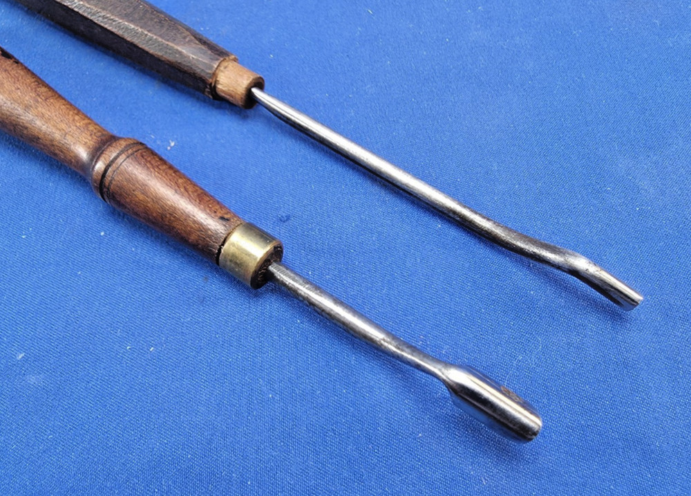 Pair of Small Front Bent Carving Tools - Gouges Chisels 1/8" & 1/4"