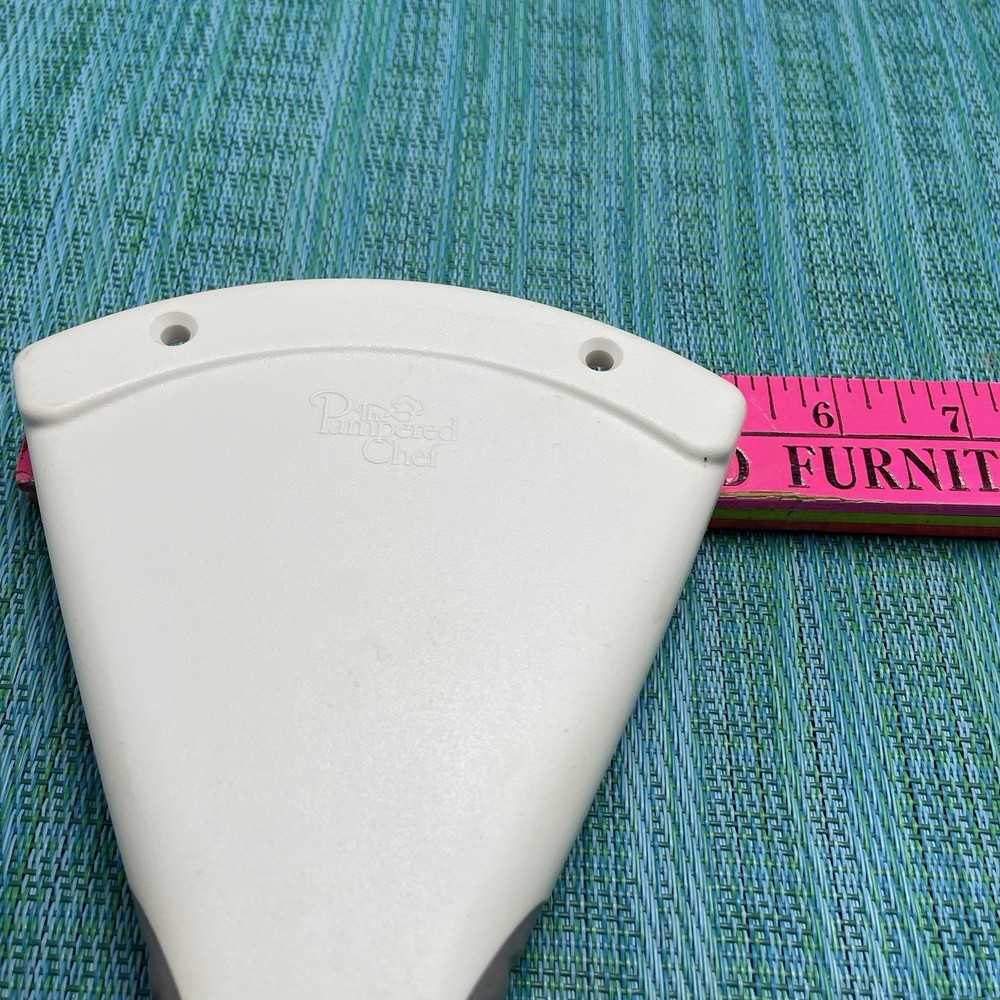 The Pampered Chef Hand Held Jar Opener #2677 White
