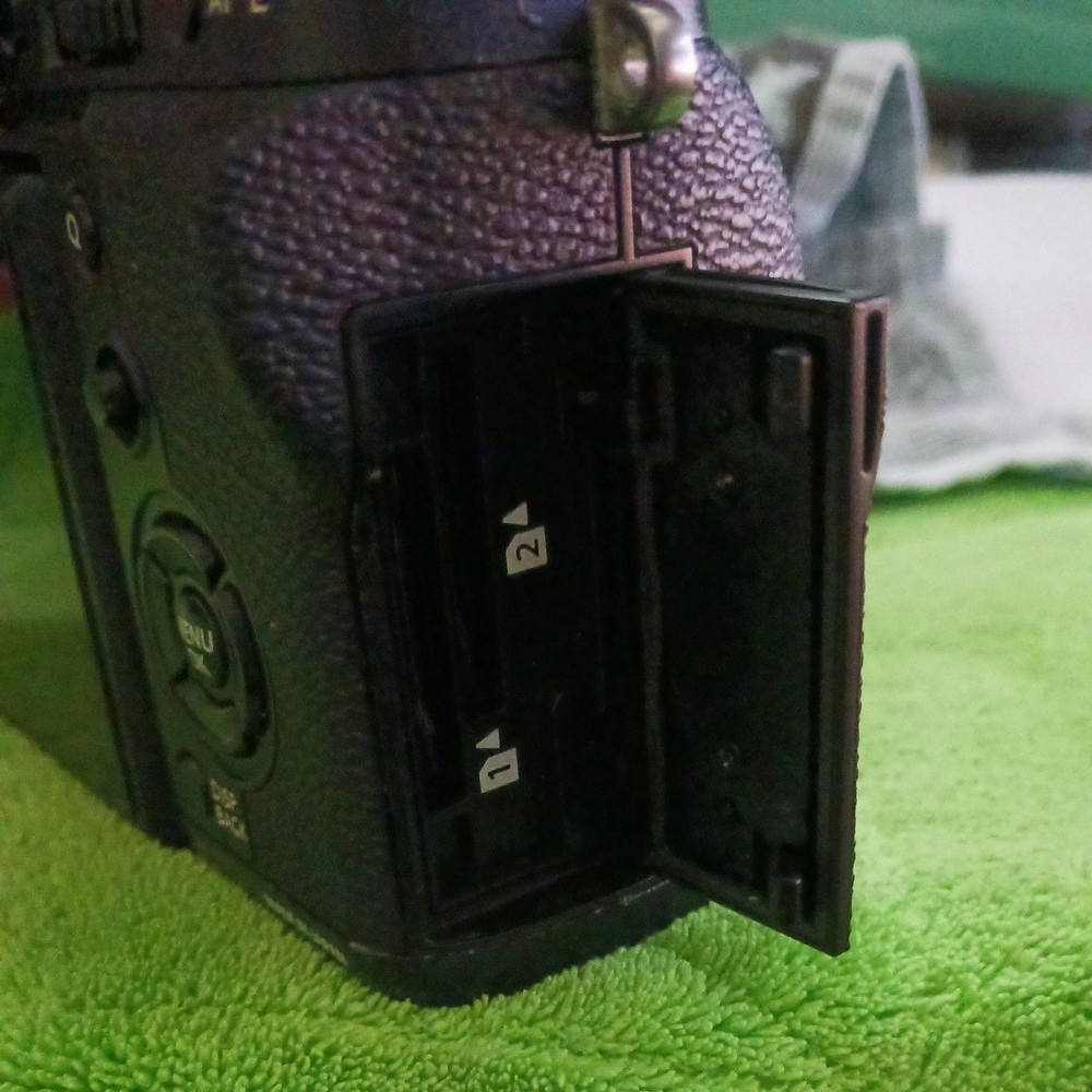 FUJIFILM X-T2 Mirrorless Camera BattCharger Set