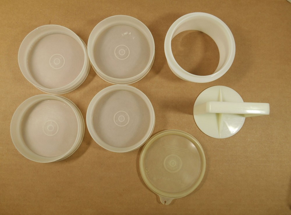 Tupperware 4 Small Hamburger Storage Containers 882 Press, Ring, Lid O7