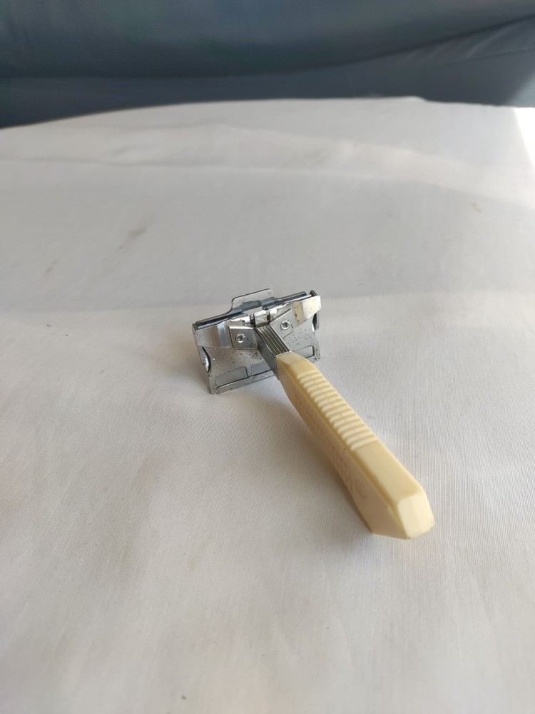 Gem Featherweight White Handle Silver Tone SE Safety Razor