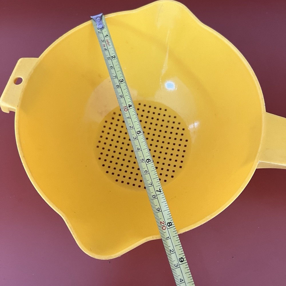 Vintage Tupperware Colander Strainer w/ Handle Yellow Quart Double Pour
