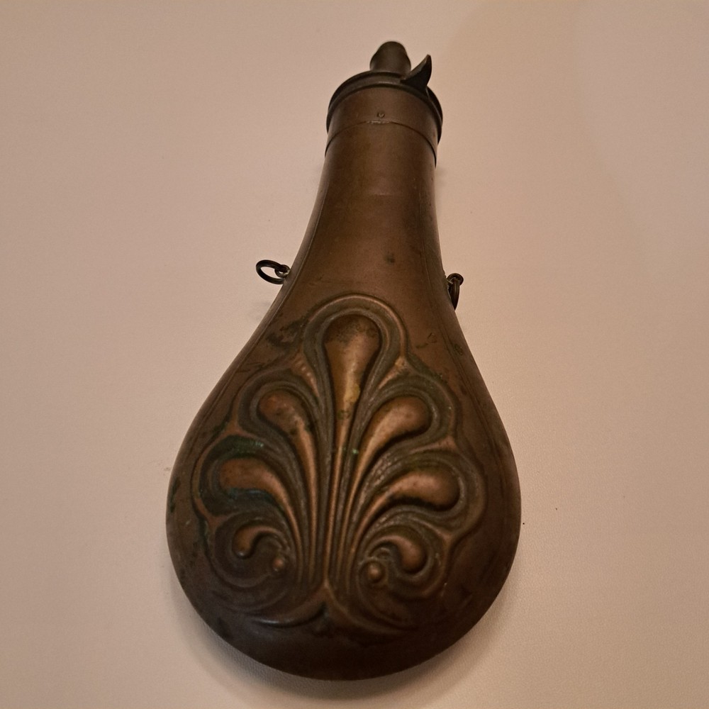 Civil War Peroid Brass Powder Flask Near Mint Condition Warly Shell Designe