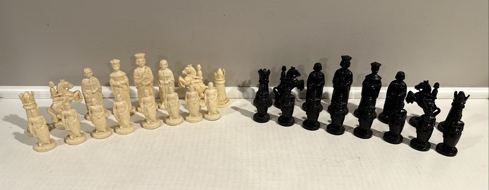 Vintage Roxy Chess Set