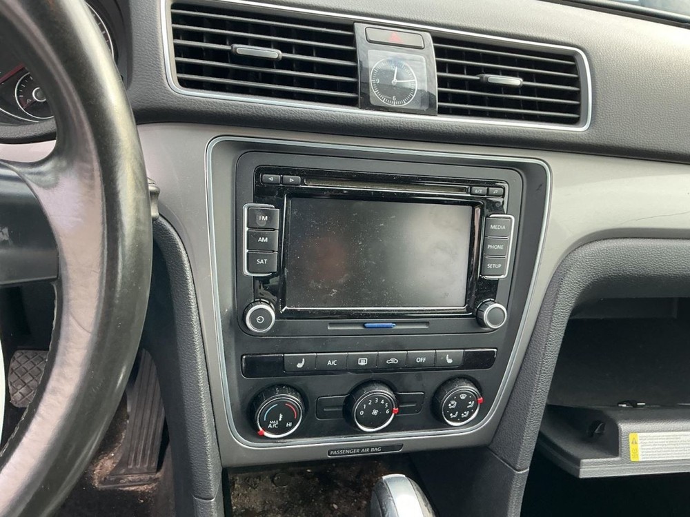 PASSAT 2015 Glove Box 4983770