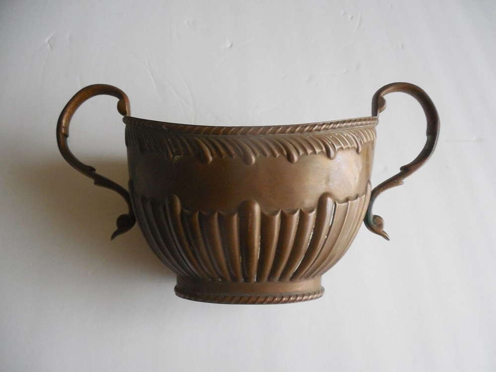 Islamic middle eastern arabic copper dish signed 8"x 4,5"