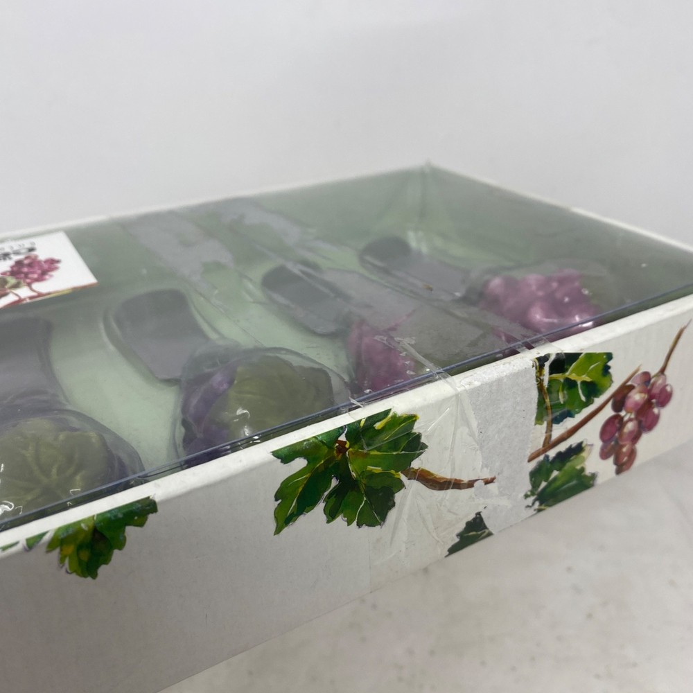 The Cellar Entertaining Grape shape Set of 4 Spreaders Packaging has damage