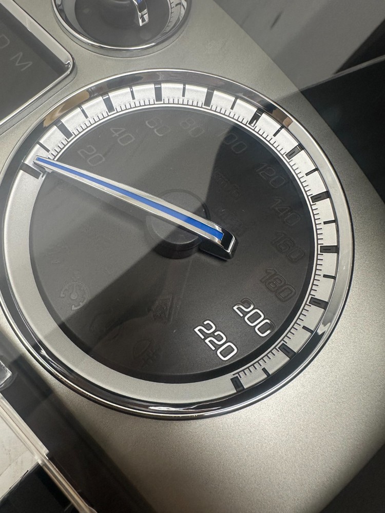 OEM 2010-2011 Cadillac Escalade Speedometer Cluster KPH 20887773