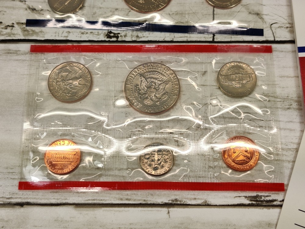 1987 U.S. uncirculated mint coin set w/ "P & "D" Mint Marks