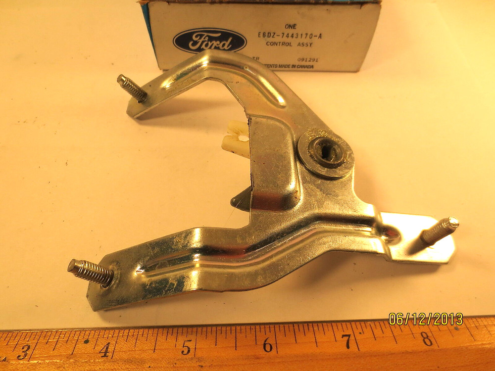 FORD 1986/89 TAURUS(74) SABLE(74) "CONTROL" TAILGATE LATCH REMOTE E6DZ-7443170-A