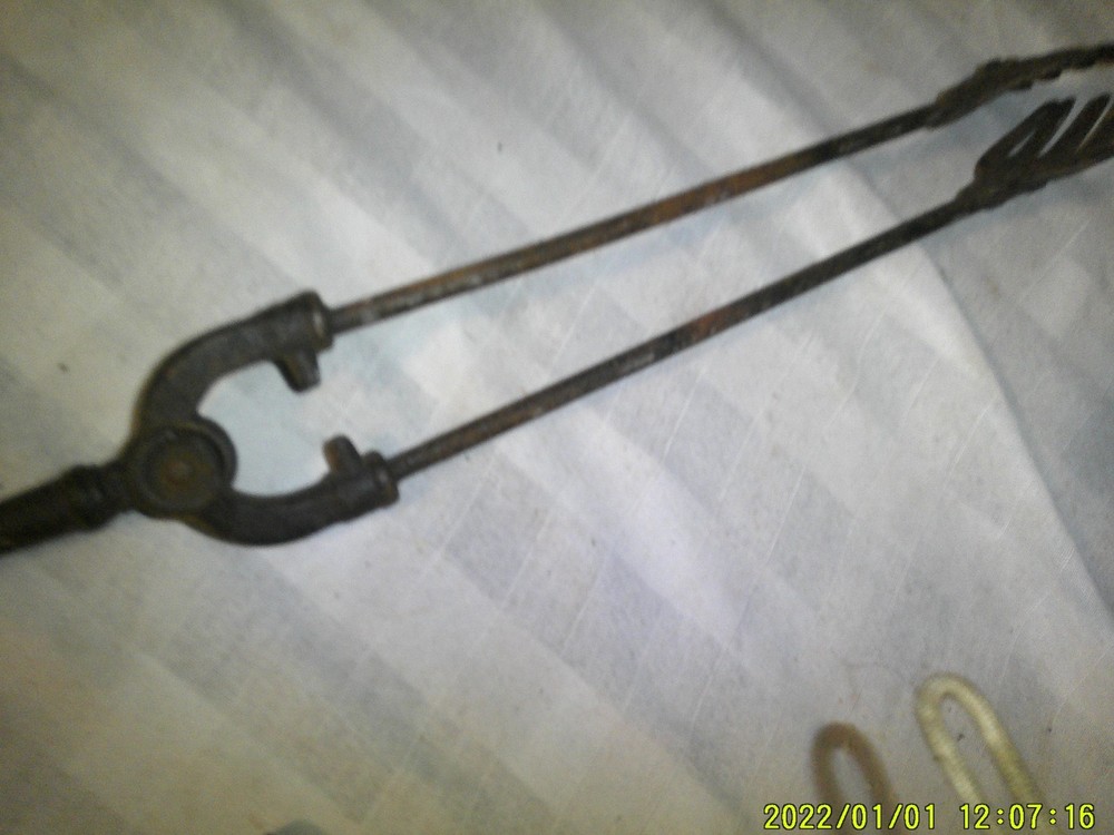 VINTAGE CAST IRON CLAW FORK TONGS