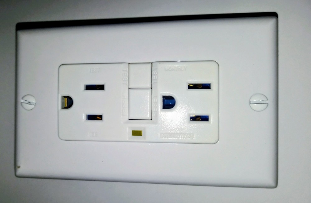 Cooper GFCI XGF15W-SP White - NOS