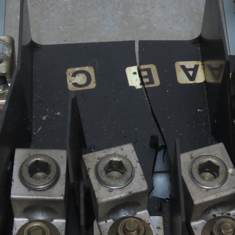 Square D MH41 Type 1 225A Ser E1 Breaker Panelboard 42-Space