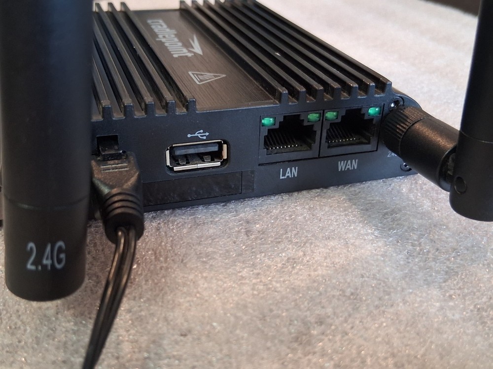 CRADLEPOINT IBR600B-LP4 ROUTER