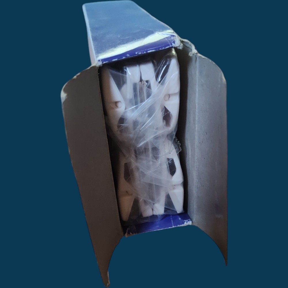 Advantus Wall Panel Cubicle Clips White Office Cubicle Pins HANGER 20 PER Box