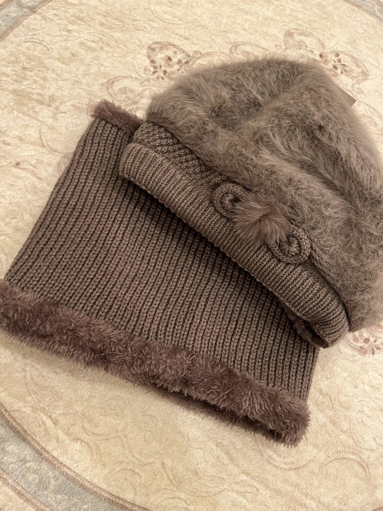 Beret & Neck-warmer Taupe NWT.