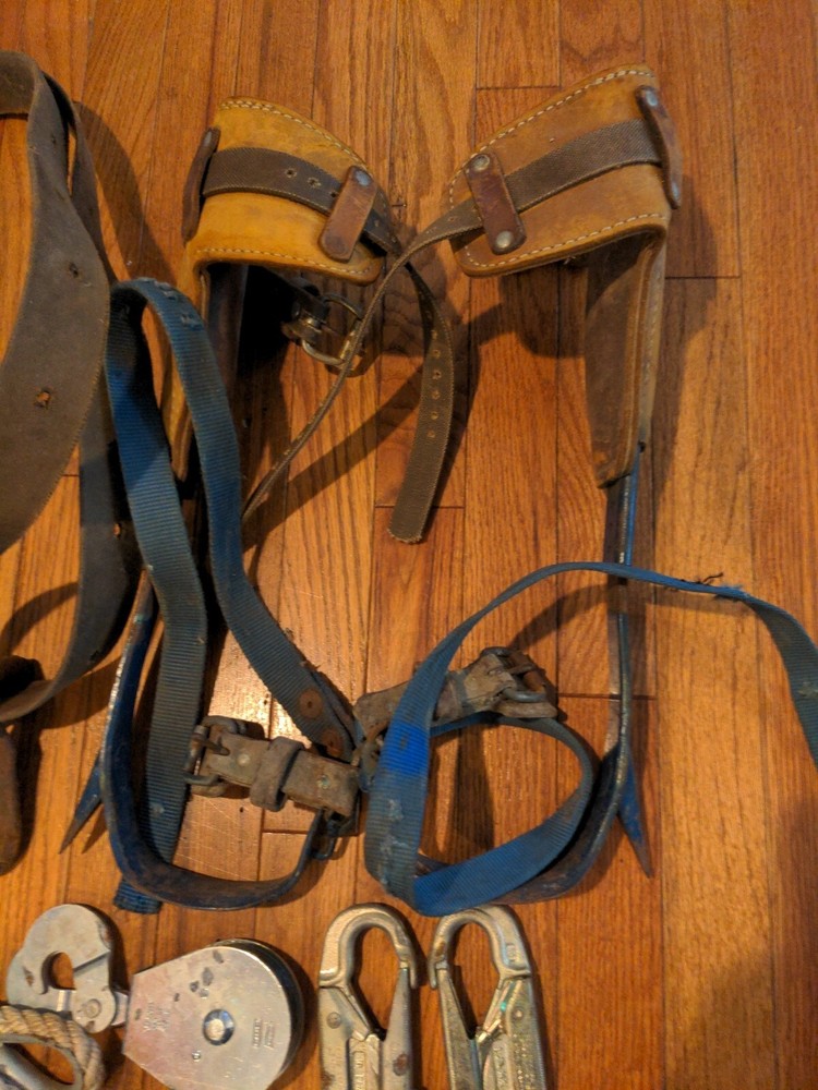 Bashlin 140-DS Climbing Gaffs Spikes Pole Tree with accessories