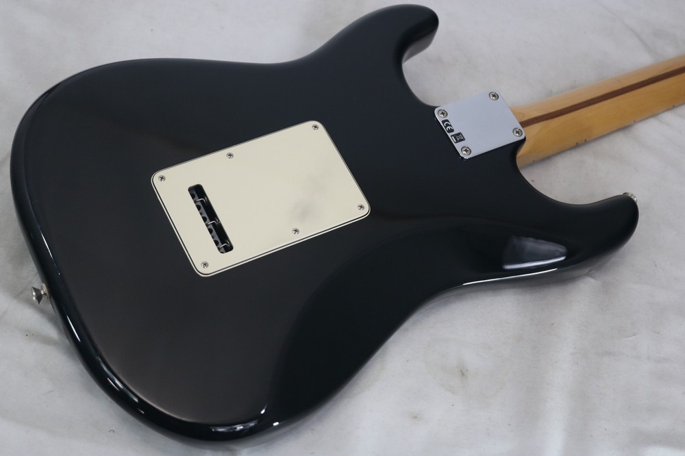 Fender FSR STANDARD STRATOCASTER