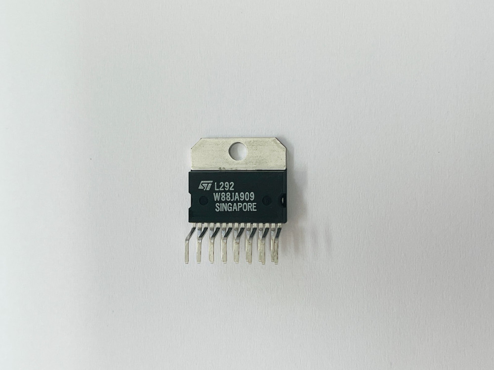 L292 Brush DC Motor Controller, 2.5A, Bipolar, Parallel, 15-Multiwatt