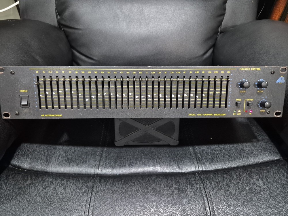 AB International Model 131 Graphic Equalizer Rack Unit Model 131LT