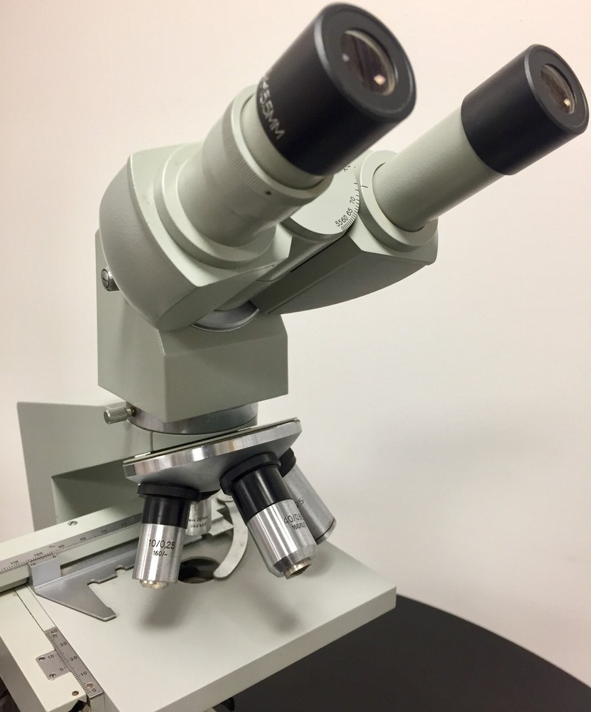 ZIESS ausJENA Microscope with 4 Objectives and light source