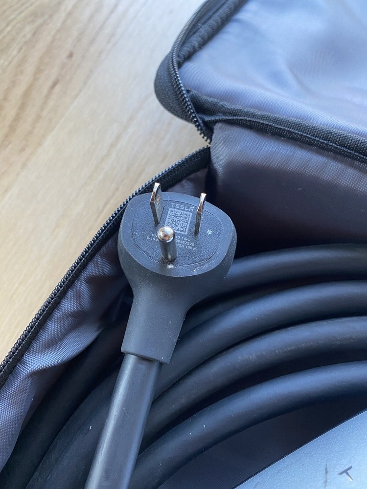 Tesla charger 2017 - 2024 Model 3 Y long range performance standard charge cable