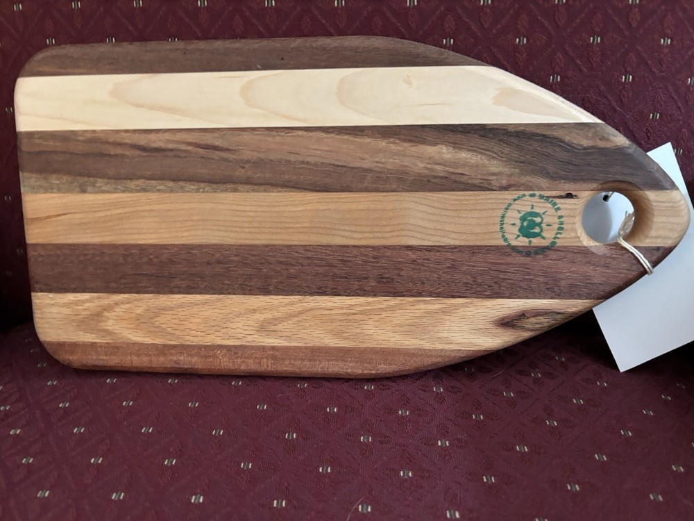 MAINE SHELLWARE CUTTING BOARD/ NWT