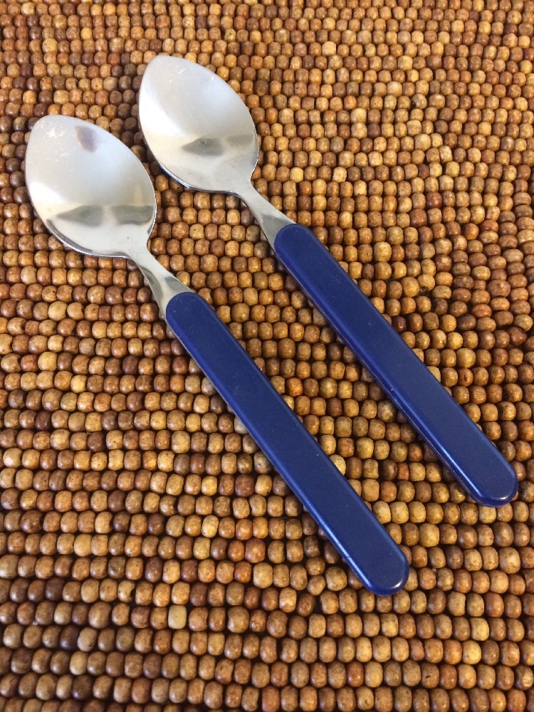 Picnic Time Stainless Between DARK ROYAL BLUE Plastic Oval Tip 2 TEASPOONS 7"