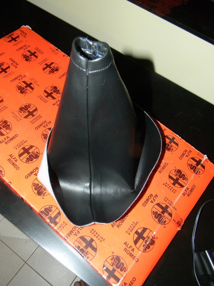 Alfa Romeo Spider Graduate Shift Boot