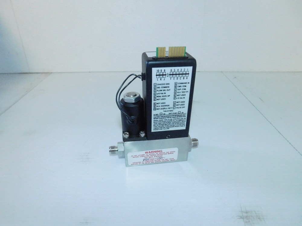 BROOKS MASS FLOW CONTROLLER 5850E SERIES 20 SCCM NITROGEN (PLS65)