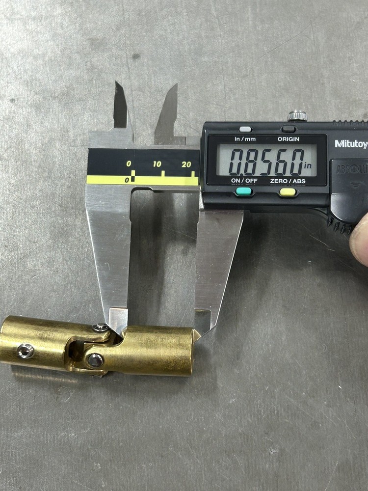 QTY 1 UNKNOWN MAKER SOLID BRASS UNIVERSAL JOINT 1/4" BORE BOTH ENDS 2 SET SCREWS