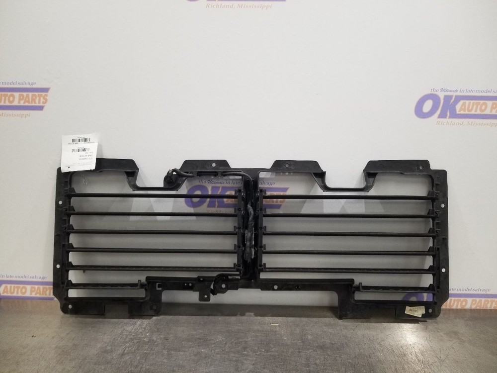 19 CHEVY SUBURBAN 1500 5.3L AIR SHUTTER ASSEMBLY