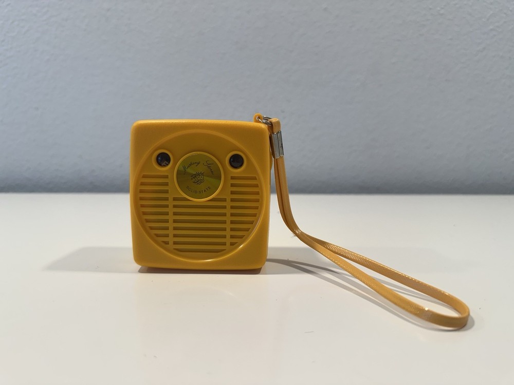 VINTAGE *NEW* MUSTANG AM Micro Solid State Transistor Radio