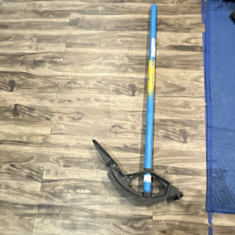 Ideal Heavy Duty Conduit Bender with Ergonomic Blue Handle for Electrical Work