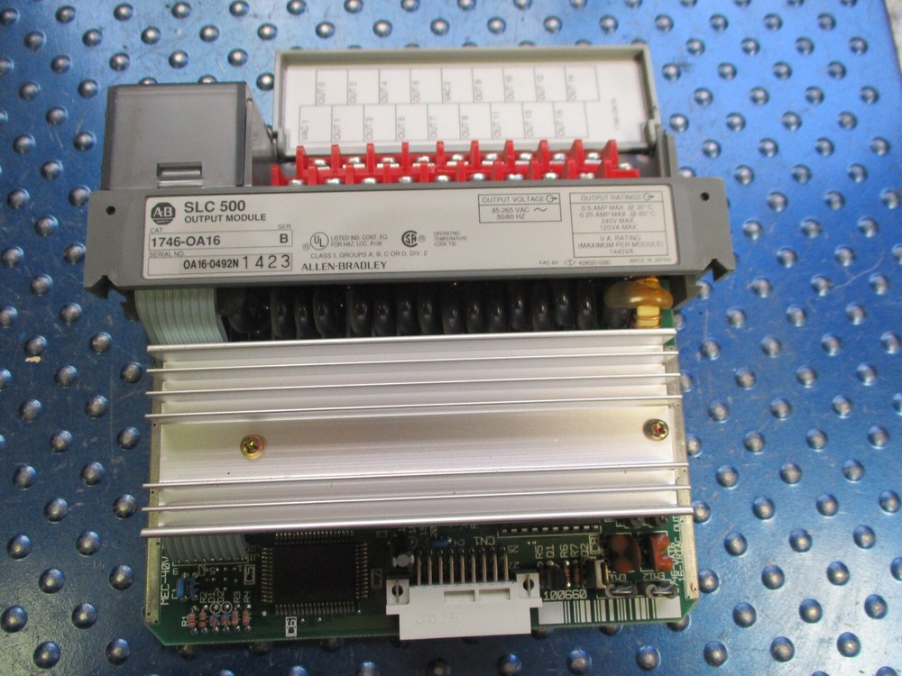 ALLEN BRADLEY OUTPUT MODULE SER B 1746-OA16