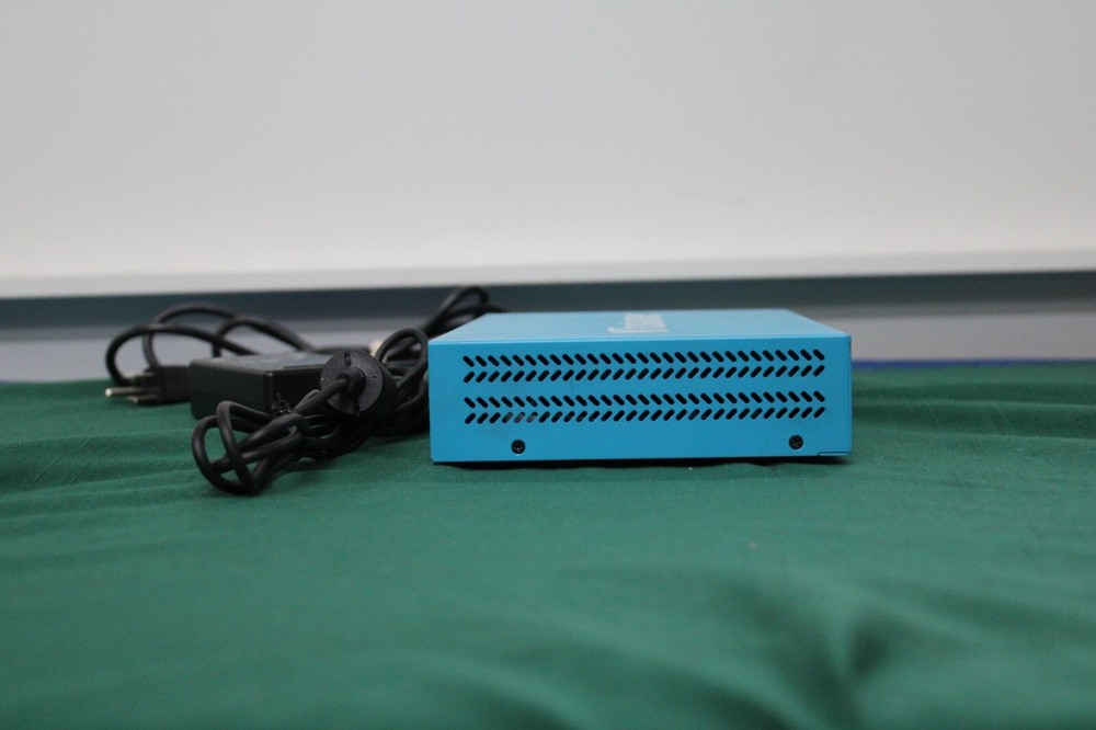Trustwave TS-25 UTM Desktop Network Security Appliance