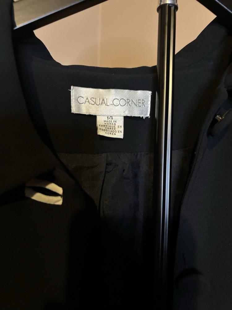 Casual Corner women's jacket Size 14 Button Collared