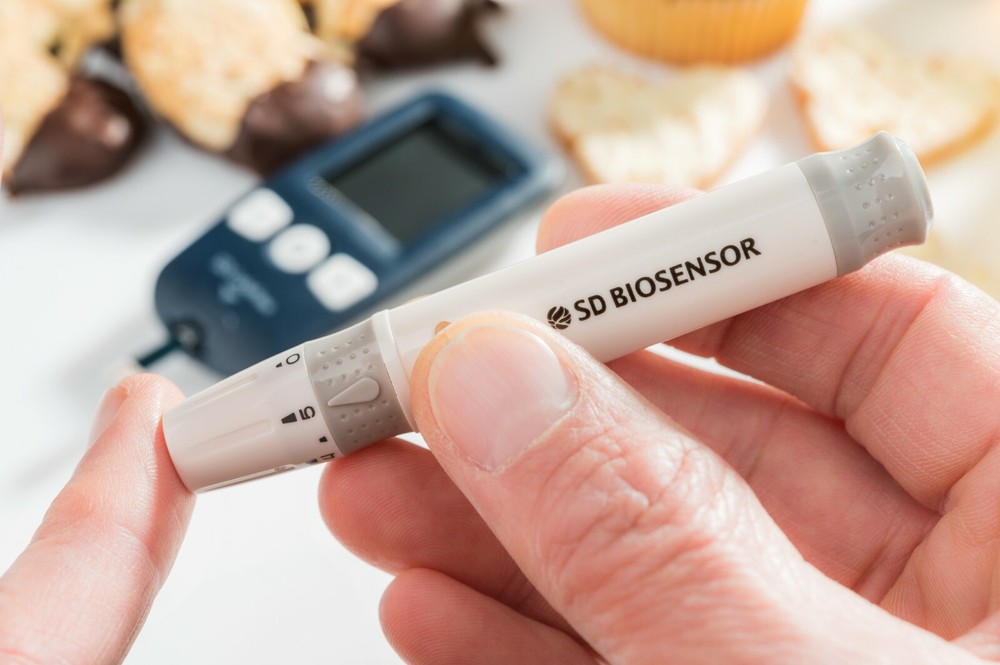 CodeFree Blood Glucose Meter with Test Strips Set + Blood Lancets + Bag