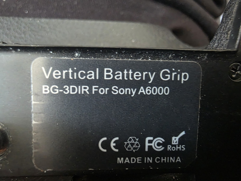 Vertical Battery Grip BG-3DIR for Sony A6000 (Without Batteries)