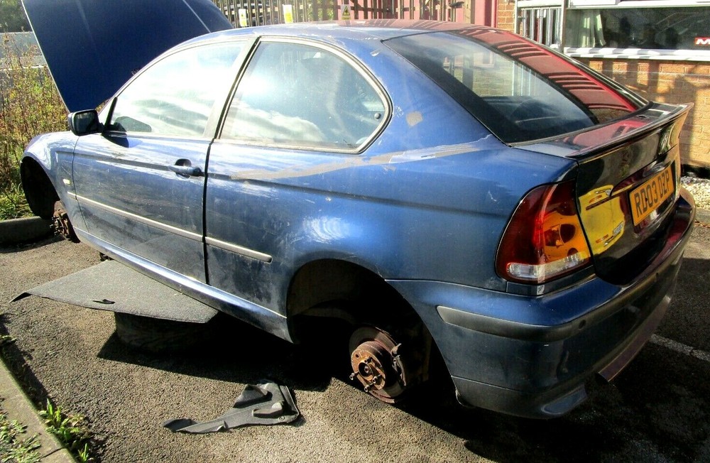 BMW E46 316 TI Compact - Hazard Warning Triangle