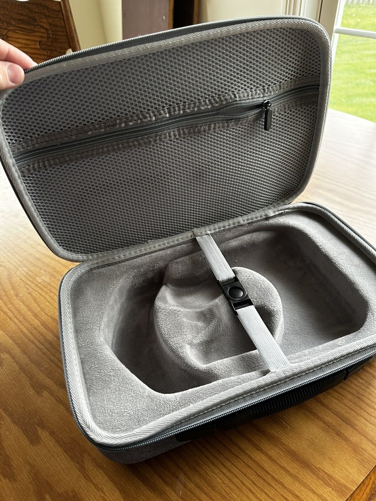 Hard Padded Oculus Quest 2 Carrying Case with Handle - Gray
