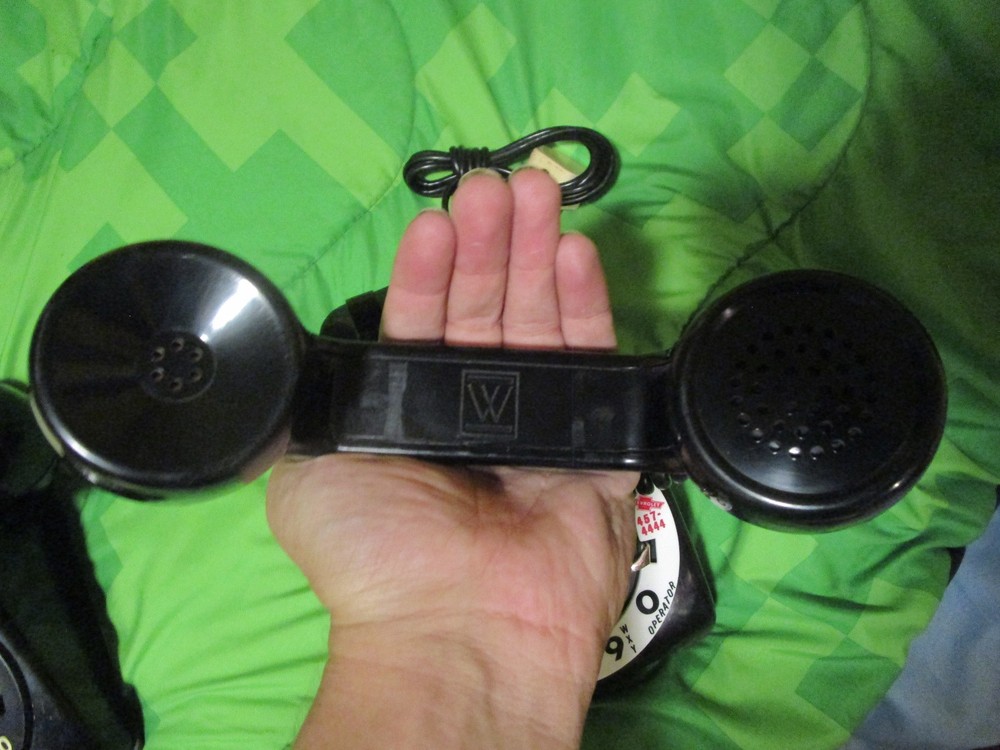 Black Rotary Telephone (E)