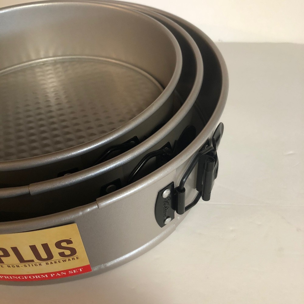 WILTON PERFECT PERFORMANCE PLUS 3 Pc SPRINGFORM SET NONSTICK BAKEWARE