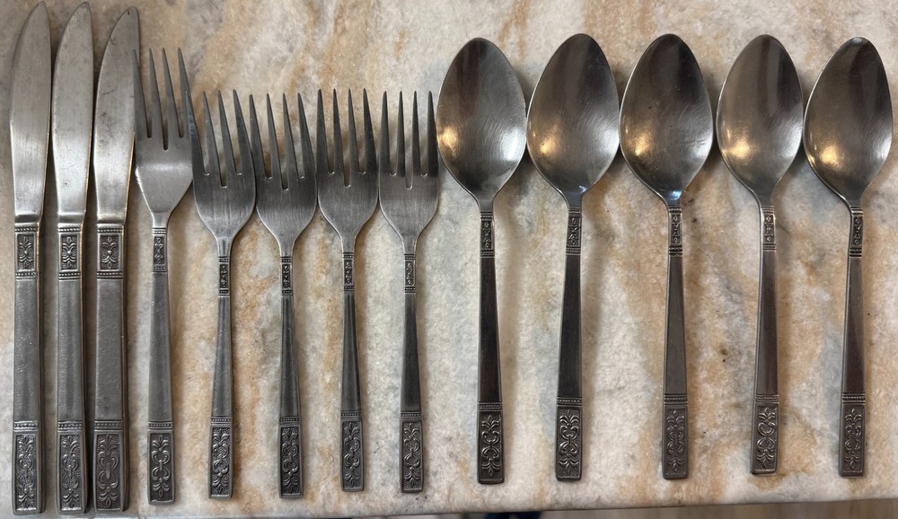 CUS3 STAINLESS by Customcraft Glossy, Textured Hdl, Dots 13pc set